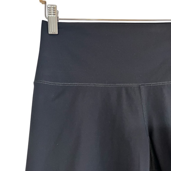 Everlane The Perform Bike Short in black, 8”
Inseam size L excellent condition - Picture 7 of 12